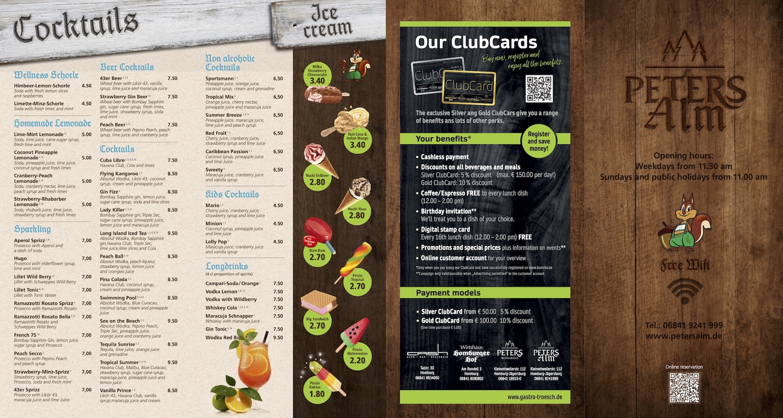 Speisekarte mit Abbildungen von Obst und Eis, Cocktail-Listen, Preisen, Beschreibungen und einem Abschnitt für ein ClubCard-Treueprogramm. Der Hintergrund hat eine rustikale Holztextur und Kontaktdaten für das Restaurant Peters Alm.